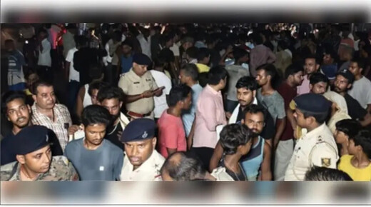 मुजफ्फरपुर : कबाड़ कारोबारी की दिनदहाड़े गोली मारकर हत्या, भीड़ ने पंचायत समिति सदस्य के घर पर किया हमला